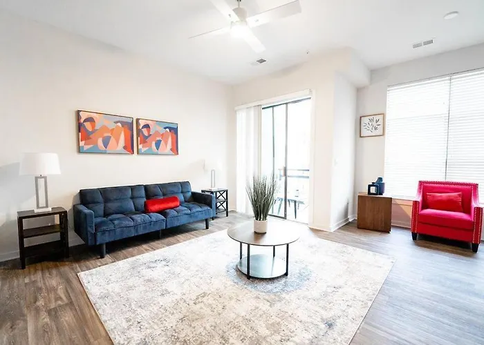 Luxury Apartment Wifi, Gym, Pool, Shops & Food! Unit 329