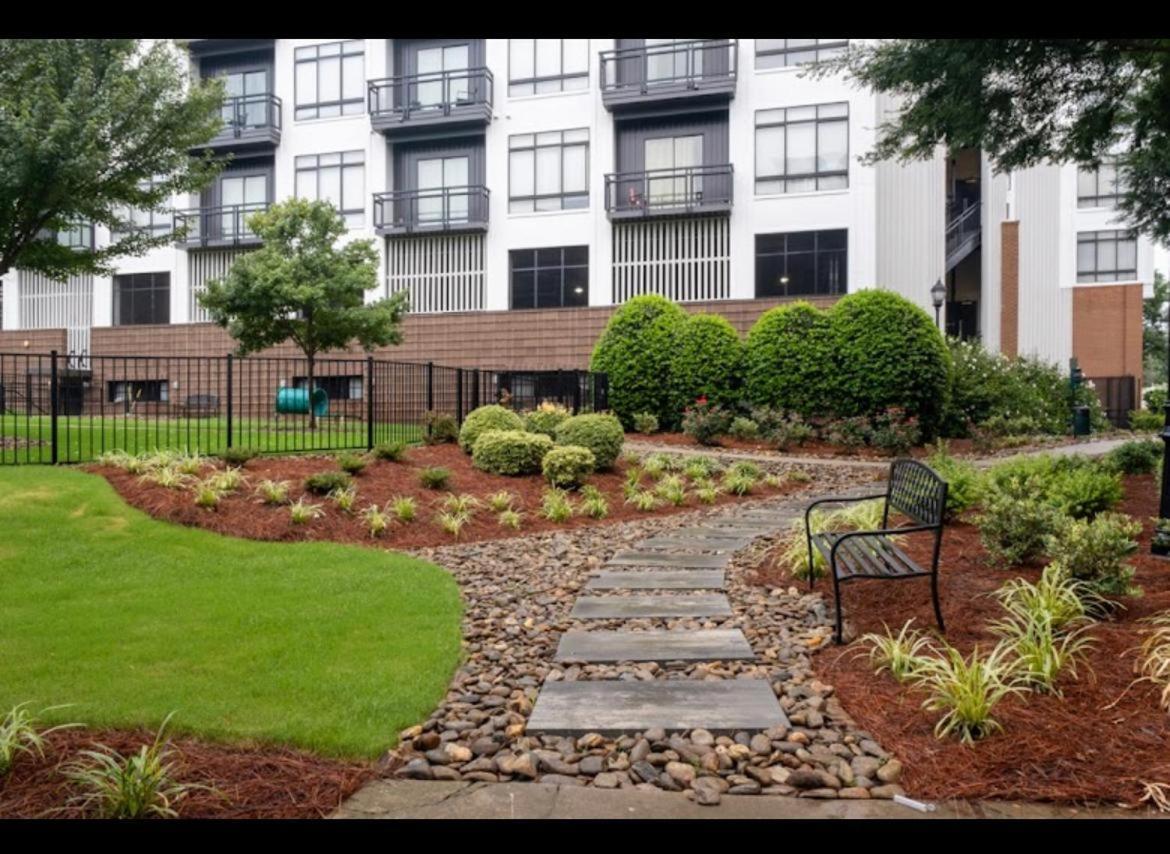 Luxury Wifi, Gym, Pool, Shops & Food! Unit 329 *